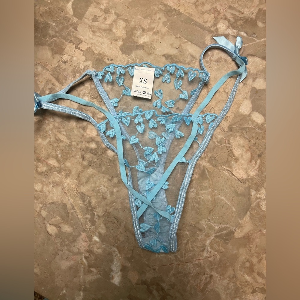 🪩 Nwot Blue panties size XS